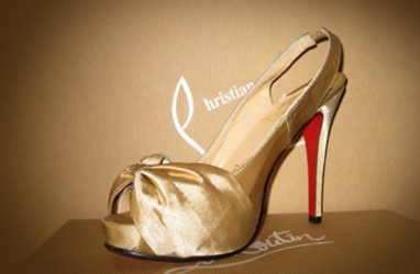 LUX-o-Nomics Alert: Consignment Stores Show Increase in Never-worn Shoes